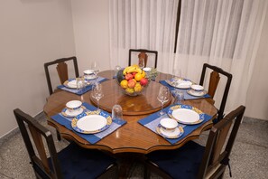 Dining room - Dulwich Park View, Panchgani - Amã Stays & Trails  (Mahabaleshwar)