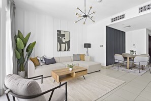 Business Apartment Zaafaran 5 110 | Living area | 50-inch flat-screen TV with cable channels - Silkhaus Zaafaran, Downtown Dubai (Dubai)