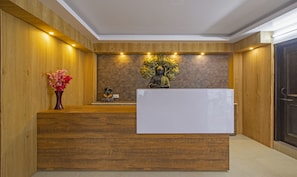 Reception - Hotel Peak View, 300 Mts From Mall Road (Mussoorie)