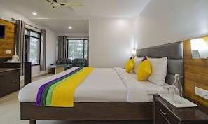 Deluxe Room - Hotel Peak View, 300 Mts From Mall Road (Mussoorie)