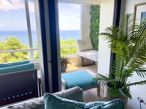 Smart TV, books, stereo, offices - **Hidden Gem: Luxurious Oceanview Escape with Modern Amenities and Generator** (Lovenlund)