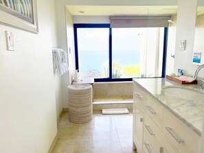 ヘアドライヤー、タオル