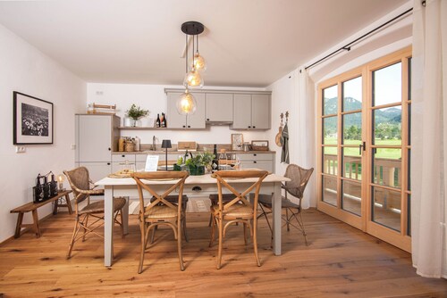 MY STAY: Relax in a country house style between lake and mountains for families