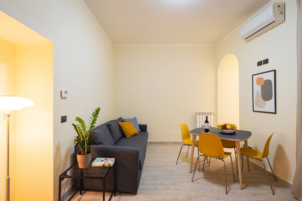 Appartement Standard | Coin séjour | Télévision de 32 pouces avec chaînes par câble