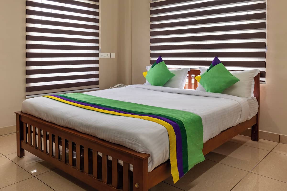 standard double room | desk, iron/ironing board