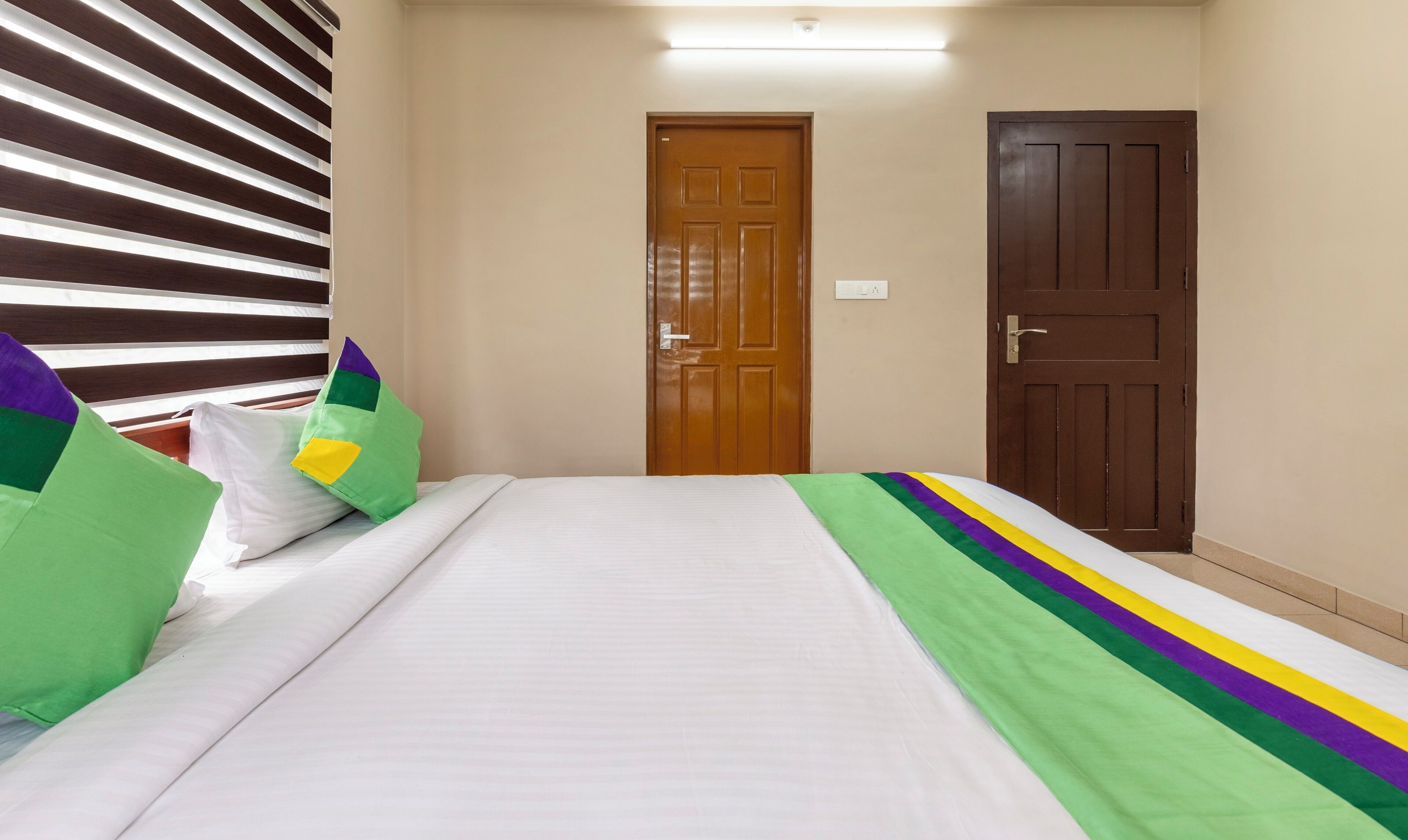 standard double room | desk, iron/ironing board