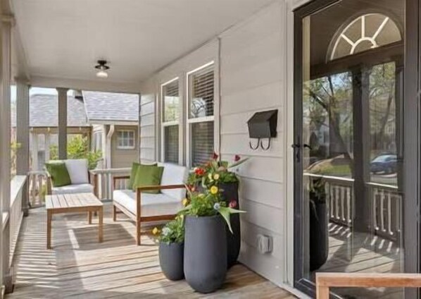 Terrace/patio - Walk to Plaza & Park + Close to KU Med & St. Lukes Hospitals (Kansas City)