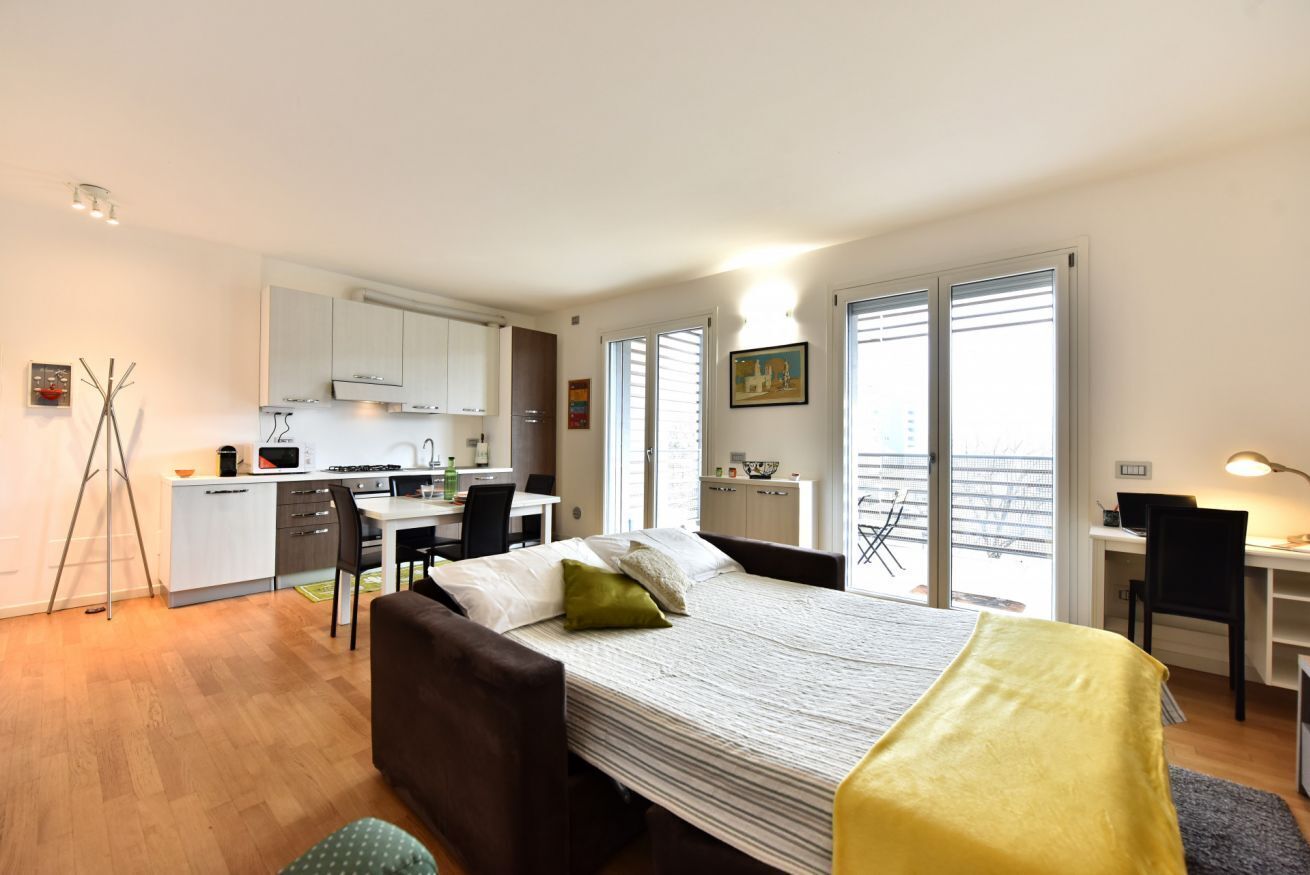 2 bedrooms, iron/ironing board, travel crib