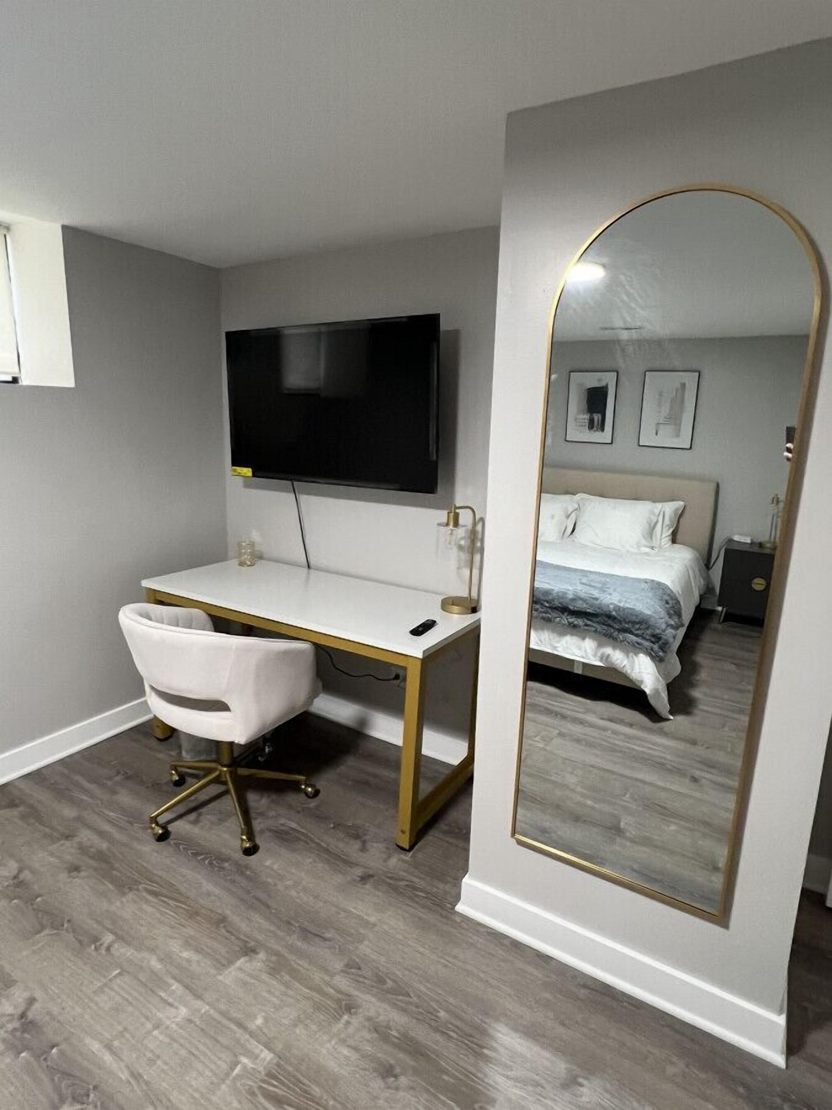 3 habitaciones, escritorio, tabla de planchar con plancha y wifi gratis 