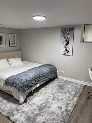 3 bedrooms, desk, iron/ironing board, free WiFi