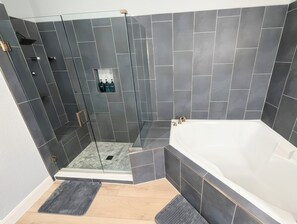 Séchoir à cheveux, serviettes fournies