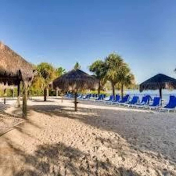 Beach - Tranquil Bahama Bay retreat: Lakeview bliss (Davenport)