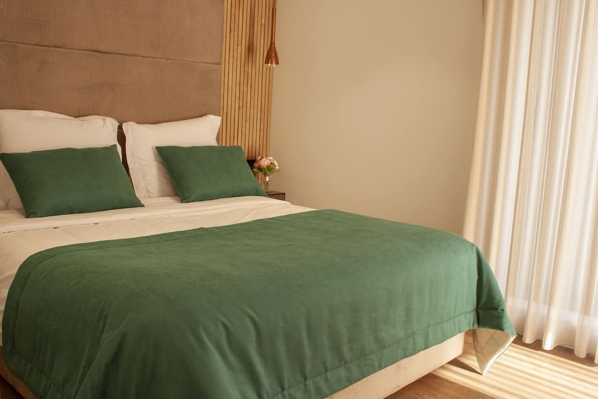 Premium Suite | 1 bilik tidur, bar mini, peti besi dalam bilik, kalis bunyi