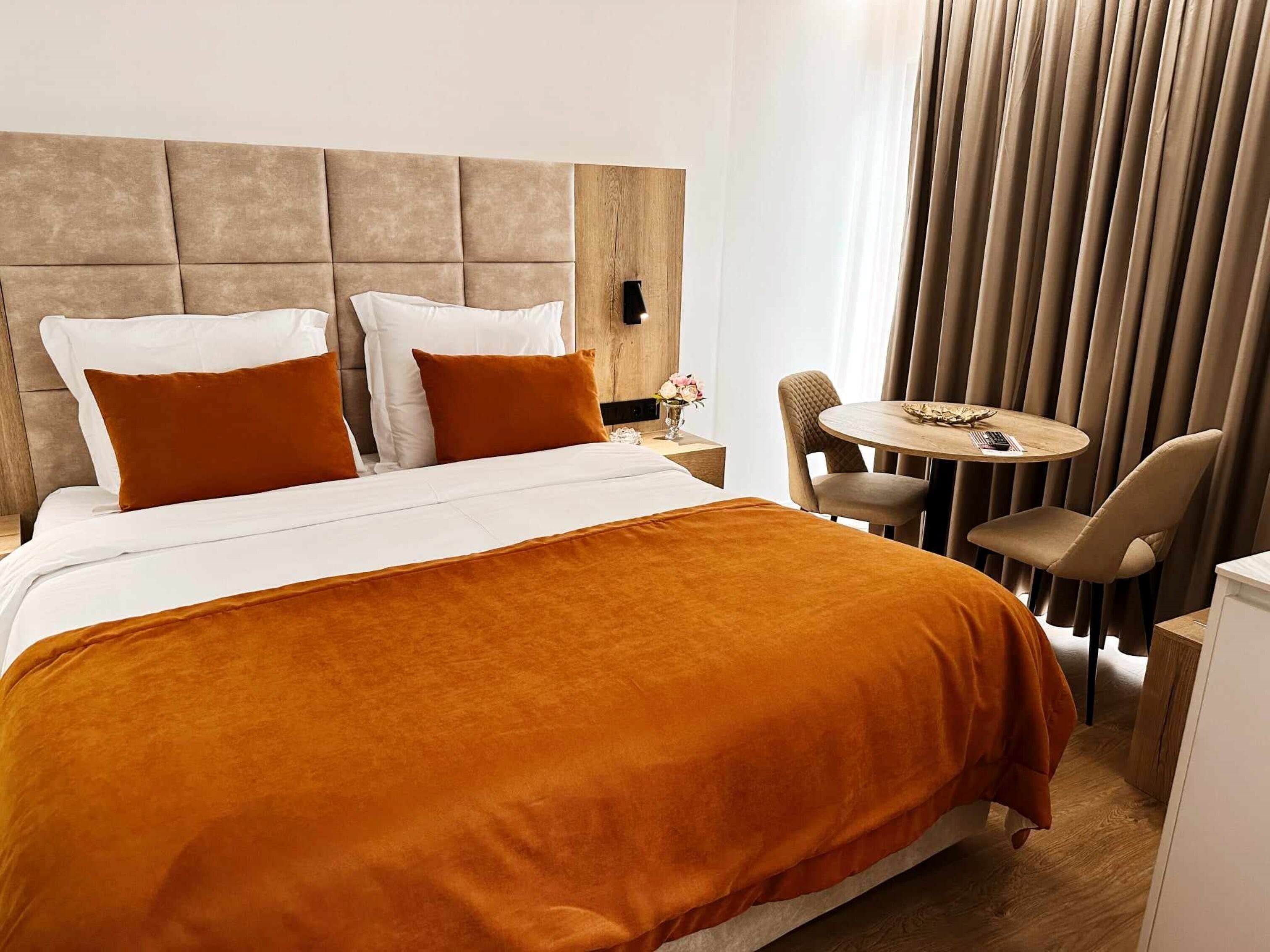 高級客房 | 迷你吧、房內夾萬、隔音、免費 Wi-Fi