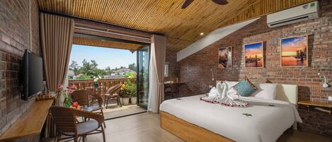 Deluxe Double Room, Garden View | Premium bedding, minibar, laptop workspace, soundproofing