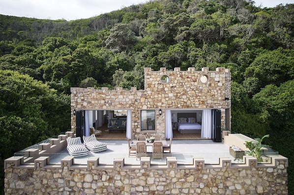 Villa | 6 bedrooms, premium bedding, down comforters, Select Comfort beds - Buccara Noetzie - Craighross Castle (Knysna)