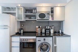 Refrigerador, microondas, horno, cafetera/tetera