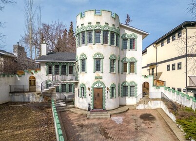 The Calgary Castle - Unique Stay