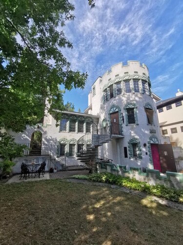 The Calgary Castle - Unique Stay
