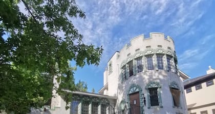 The Calgary Castle - Unique Stay