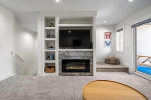 Smart TV, fireplace, offices