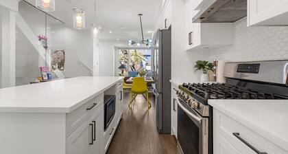 Bright & Bold 4BDRM Modern Retreat