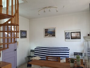 Living area - Duplex 2 rooms Antibes town center (Alpes-Maritimes)