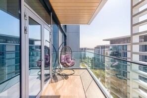 Balcony - Luxury 2BR plus maids room in Bluewaters (Dubai)
