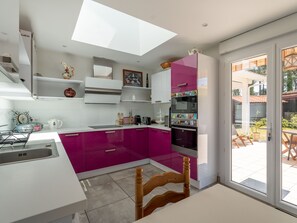 Kjøleskap, mikrobølgeovn, ovn og oppvaskmaskin