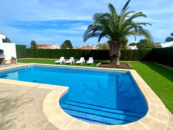 Pool - Family Villa with Pool, Close to Beach, Sleeps 8 (L'Ametlla de Mar)