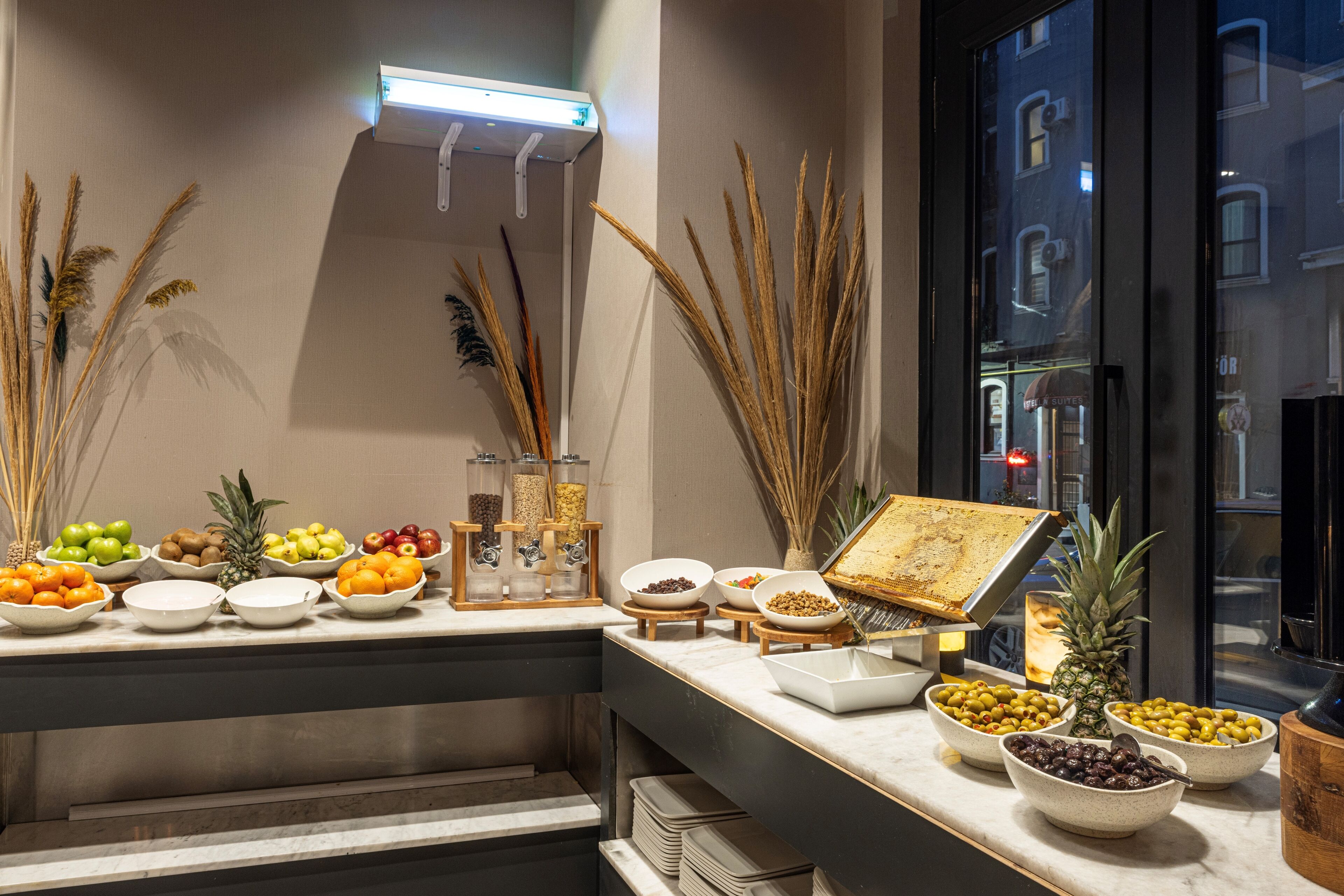 Tägliches Frühstücksbuffet (15 EUR pro Person)