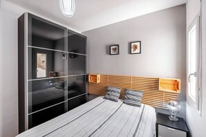 2 bedrooms, iron/ironing board, free WiFi, bed sheets