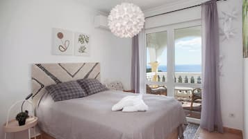 3 slaapkamers, een strijkplank/strijkijzer, gratis wifi, beddengoed