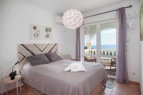 Cozy townhouse Mijas with views, offers everything you need for a perfect vacation with your family. It is a very cozy house with its private garden.
