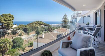Apartment with open sea views in Mijas Pueblo. Featuring an open-plan layout, quality furnishings and elegant interior design, it offers the perfect setting for a relaxing holiday
