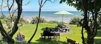Thatcher's Rest Cottage
Winner 'Best beach holiday rental in Europe'.