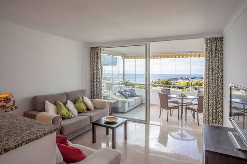 This condominium is a 1 bedroom(s), 1 bathrooms, located in Las Lagunas de Mijas, Andalucía.