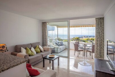 This condominium is a 1 bedroom(s), 1 bathrooms, located in Las Lagunas de Mijas, Andalucía.