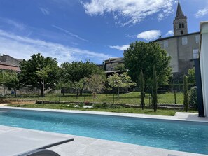 Pool - Charming Villa in Vallon-Pont-d'Arc with Private Pool, Terrace, and Garage (Vallon-Pont-d'Arc)