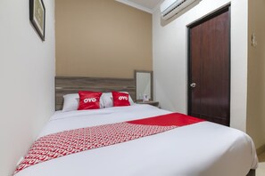 Standard-Doppelzimmer | Laptopgeeigneter Arbeitsplatz, kostenloses WLAN, Bettwäsche