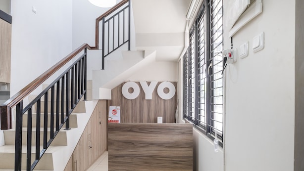 A staircase with a wooden finish and a sign that reads "YOYO". - OYO Life 3248 Vision Residence Karawang (Karawang)