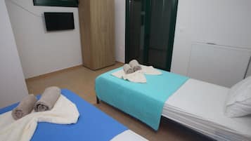 4 bedrooms, iron/ironing board, free WiFi, bed sheets