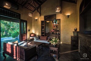 Reception - Nham Village Resort (Hoa Lu)