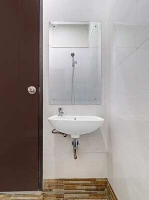 Bathroom - Hotel O Marta Residence (Karawang)