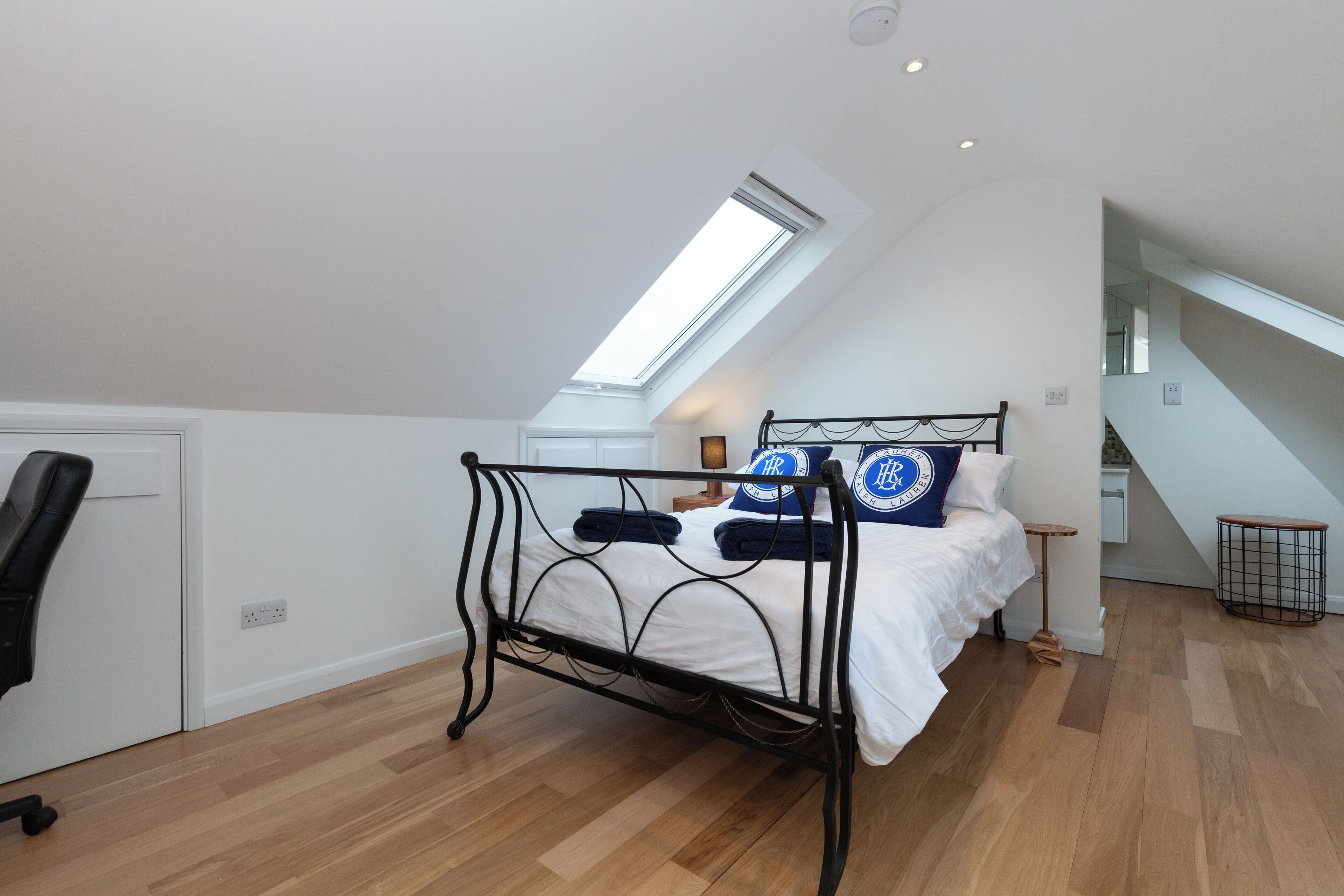3 bedrooms, desk, iron/ironing board, WiFi