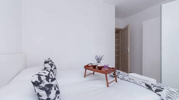 2 bedrooms, desk, travel cot, WiFi
