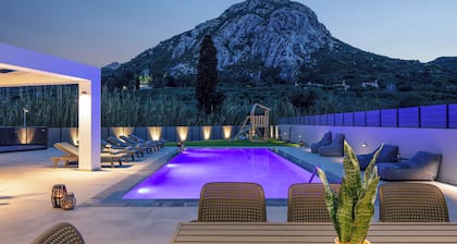 Del Sur Luxury Villa, Heated Pool & Utter Privacy