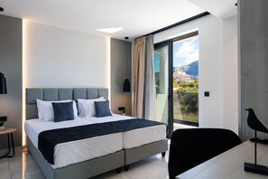 4 Schlafzimmer, Zimmersafe, Schreibtisch, Bügeleisen/Bügelbrett