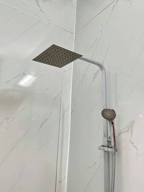 Shower, hydromassage showerhead, free toiletries, hair dryer