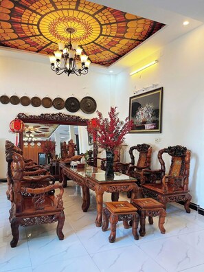 Front of property - Window 2 Hotel (Kon Tum)